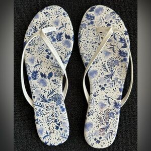 Women’s Lauren Conrad Sandals. Medium (9)